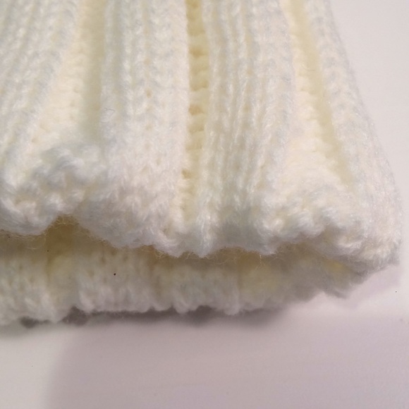 White Knit Beanie with Removable Pom Pom - Picture 3 of 5